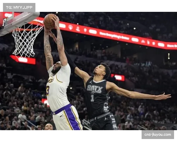 文班首节展现统治力砍下6分8板3助攻但失误犯规成隐忧